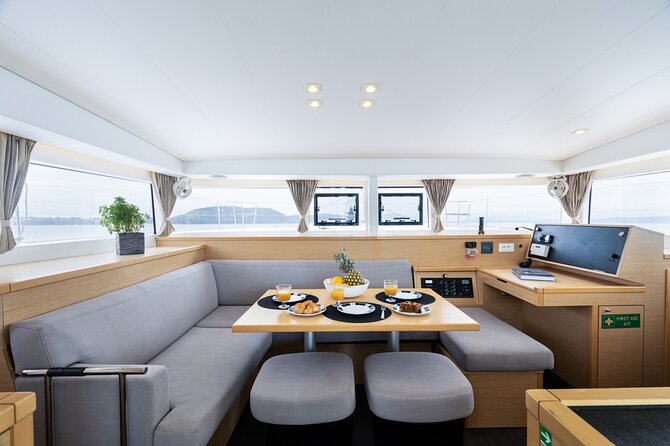 40 Ft Catamaran - Meeting Point and Transportation