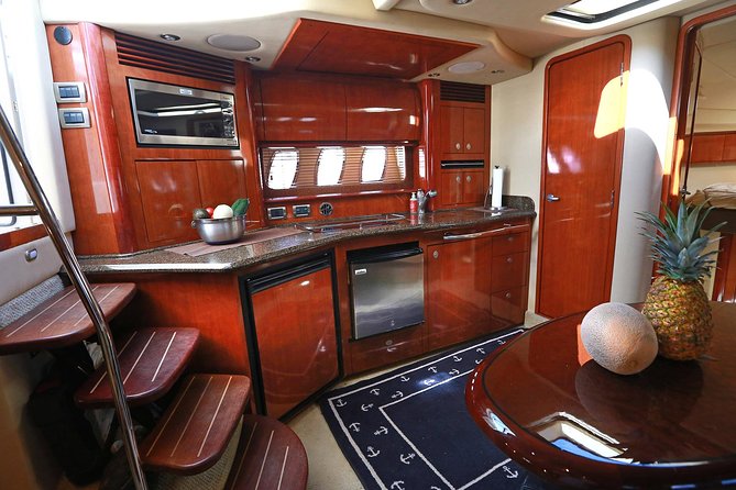 40 Ft Sea Ray - Amenities Onboard