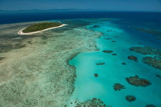 40-Minute Great Barrier Reef Scenic Flight From Cairns - Professional Pilot and Live Commentary