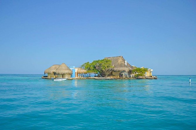40ft Private Yacht to Rosario Islands & Barú - Exploring the Fortifications