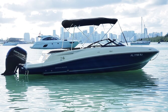 42 Ft Private Yacht Miami, Rent for 2 Our 4 Hours, for 12 People - Key Points