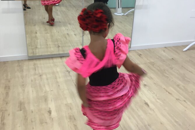 45 Minutes Flamenco Dance Class for Family in Málaga - Flamenco Accessories