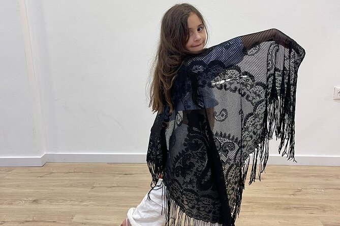 45 Minutes Flamenco Dance Class for Family in Málaga - Lively Spanish Music
