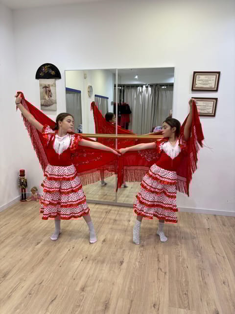 45 Minutes Flamenco Dance Class for Family in Málaga - Key Points
