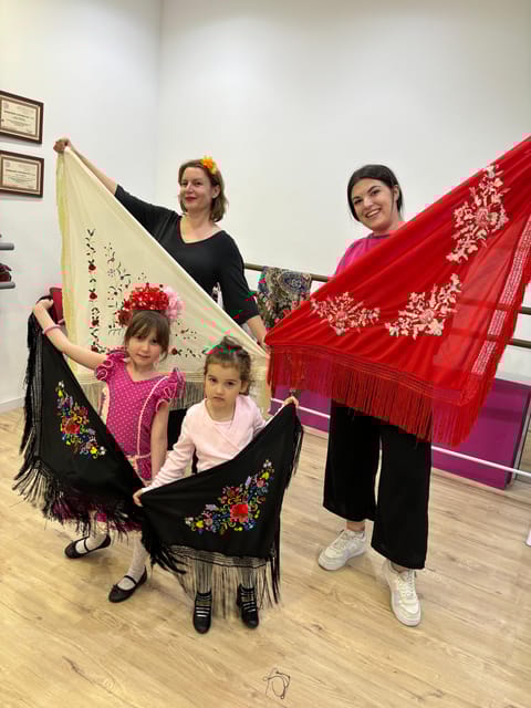 45 Minutes Flamenco Dance Class for Family in Málaga - Accessibility