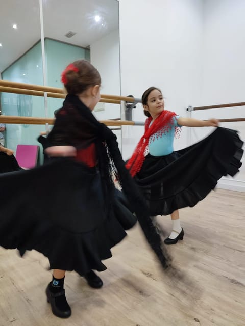 45 Minutes Flamenco Dance Class for Family in Málaga - Booking Information
