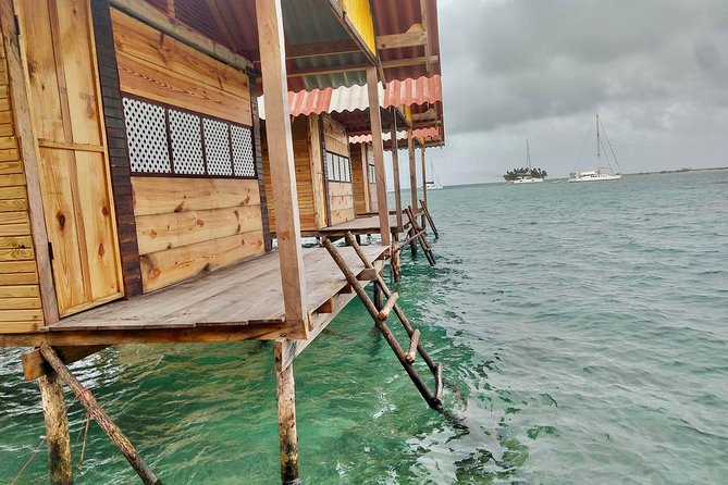 4D/3N - Private OVER-WATER Cabin in San Blas Islands PLUS Boat Tour - Over-Water Cabin Amenities