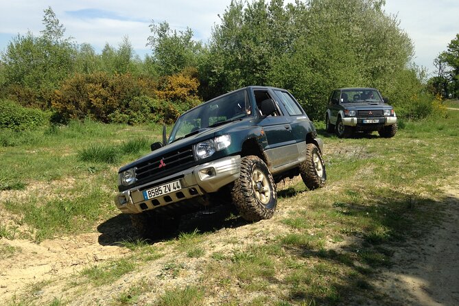4x4 Crossing in a Private Estate in Pays De Loire - Location and Establishment
