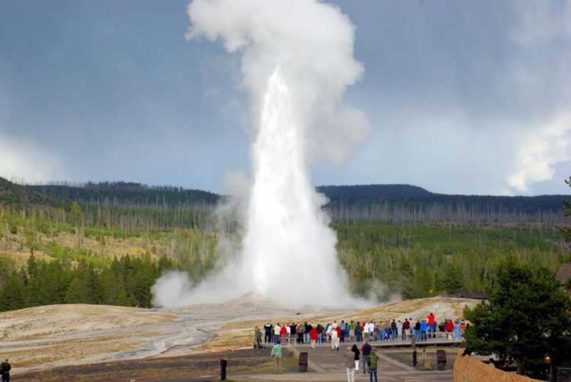 5-day Tour Yellowstone Park Los Angeles-Salt Lake City - Transportation and Accommodations
