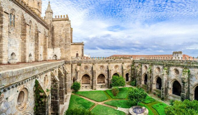 5 Days 5 Tours, Lisbon; Sintra, Fátima, Sesimbra and Évora - Lisbon Highlights
