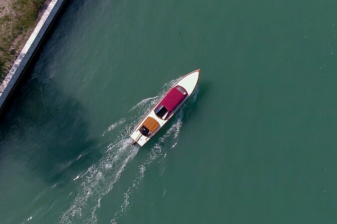 5-Hour Guided Tour of the Magic Islands by Vintage Boat in Venice - Vintage Boat Experience
