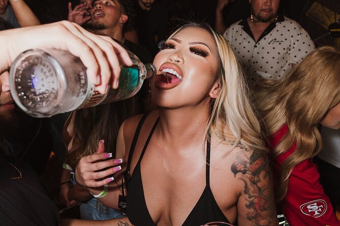 5-Hour Premium Night Pub Crawl Experience in Toronto - Meeting Point and Location