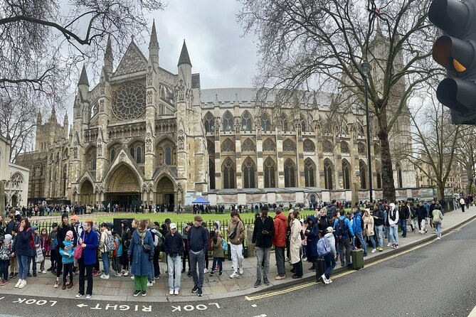5 Hour Private Tour in London With Pickup - Accessibility and Remaining Time