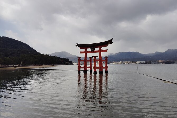 5 Hours Hiroshima Highlights Tour With Professional Guide - Traveling to Itsukushima Shrine