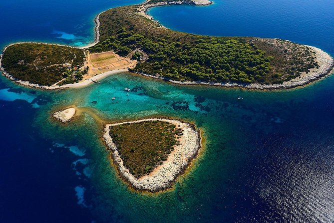 5 Islands Private Boat Tour:Blue Cave,Hvar&Pakleni Islands - Pickup and Meeting Details