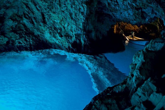 5 Islands Private Boat Tour:Blue Cave,Hvar&Pakleni Islands - Exploring the Islands