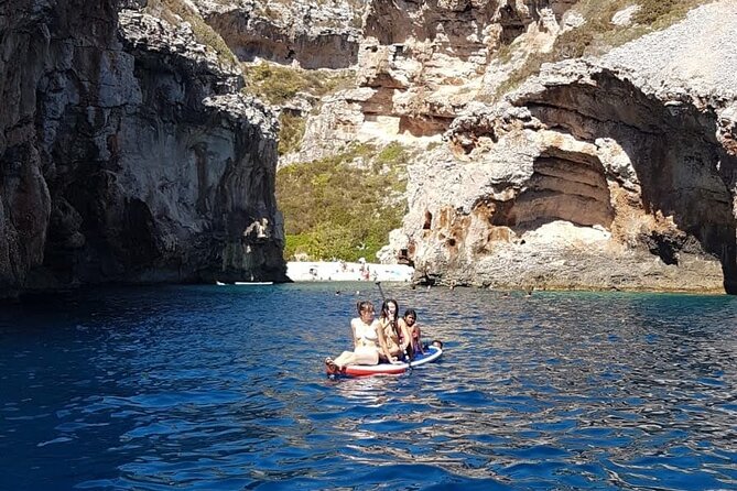 5 Islands Private Boat Tour:Blue Cave,Hvar&Pakleni Islands - Visiting the Blue Cave