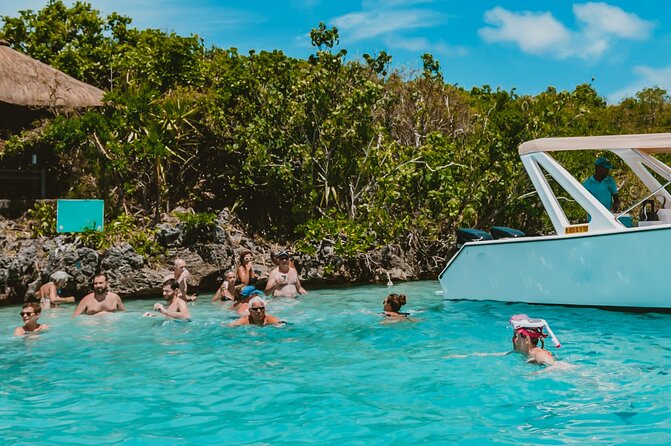 5 Islands Speedboat Cruise Including Snorkeling in Blue Bay + Lunch at Ile Aux Cerfs - Snorkeling in Blue Bay