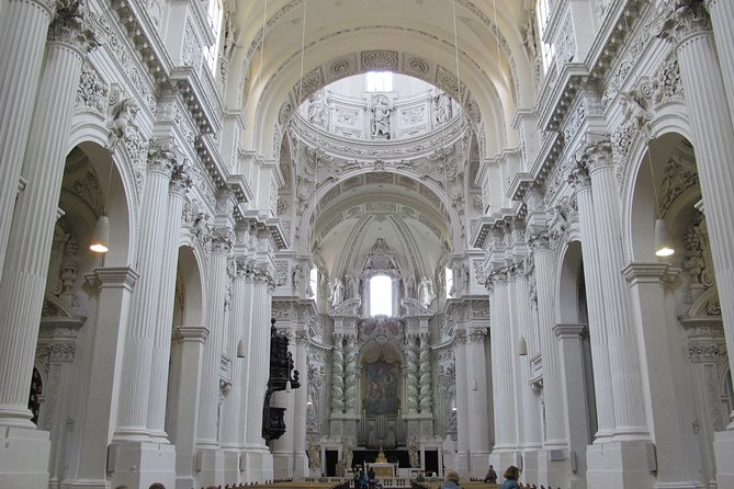 5 Top Churches in Munich Private Walking Tour - Visiting St. Peters Church