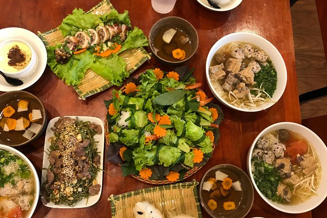 5 Traditional Dishes Hanoi Cooking Class With Market Trip - Papaya Salad: Fresh and Zesty