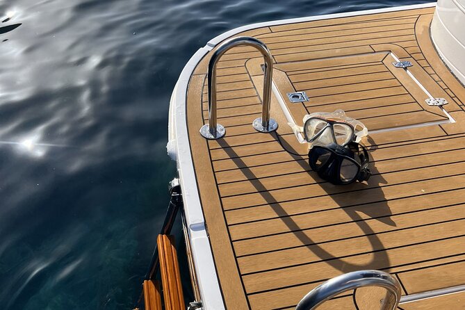 5:00h Private Day on a Boat to Discover Procida and Ischia - Accessibility and Participation