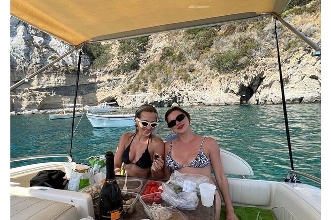 5:00h Private Day on a Boat to Discover Procida and Ischia - What to Expect