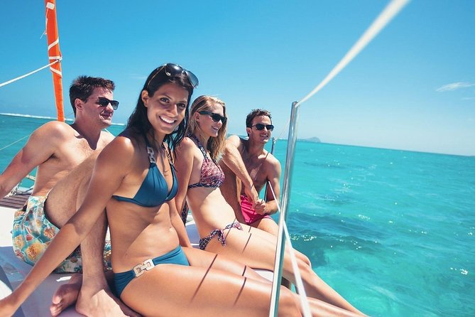 5HOUR Private Santorini Luxury Catamaran Cruise With Greek Meal - Meal and Beverages