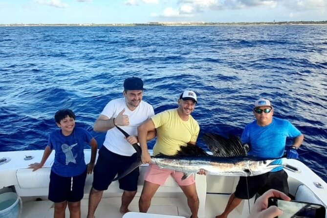 6 Hour Private Fishing Tour in Puerto Aventuras Riviera Maya - Crew and Cuisine
