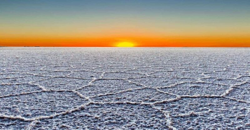 6-Hour Sunrise Tour to Salar De Uyuni With Breakfast - Experience Highlights