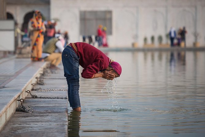 6 Hours: Delhi Temples and Spiritual Sites Tour - Private Tour Experience
