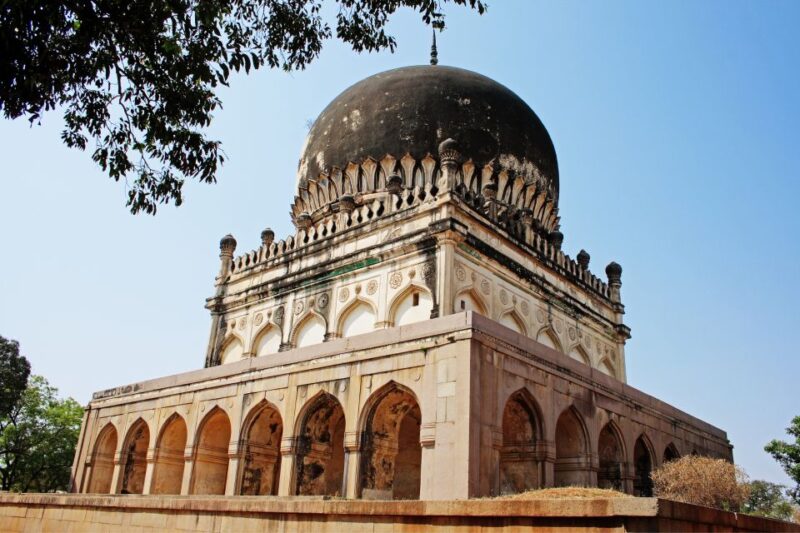 6-Hours Golconda Fort & Qutub Shahi Tombs Tour With Transfer - Key Points