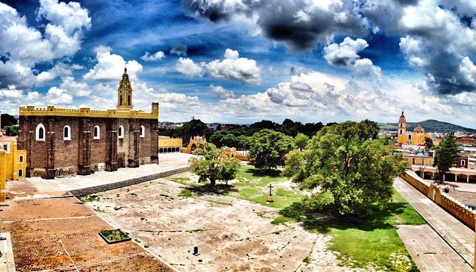 6-Night Best of Central Mexico Tour: Teotihuacan Pyramids, Taxco, Cuernavaca and Puebla From Mexico City - Included Meals