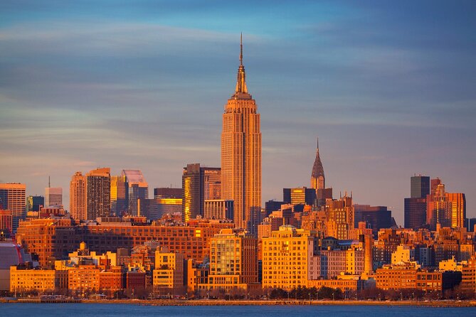 60-Minute Sunset Skyline Cruise Around Statue of Liberty - Onboard Amenities