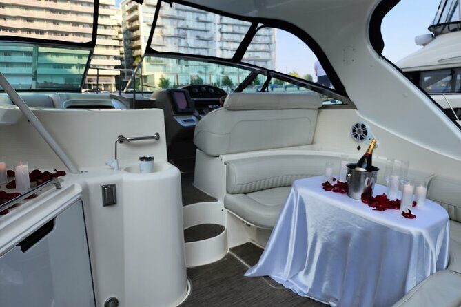 60-Minute Toronto Luxury Yacht Sightseeing Prosecco Cruise! - Key Points