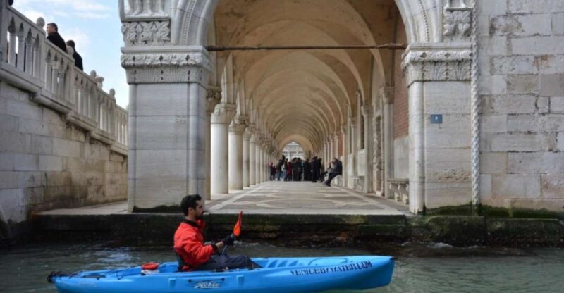 60 Quick Kayak Tour of Venice With Guide - Tour Overview