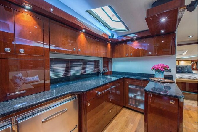 62ft Luxury Motor Yacht - St Thomas/St John - Yacht Overview and Amenities