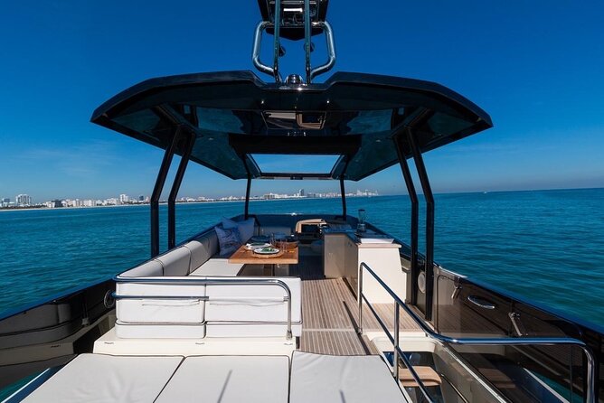 62FT Yacht Tour in Miami Beach With Captain Beneteau MC6 Fly - Onboard Amenities