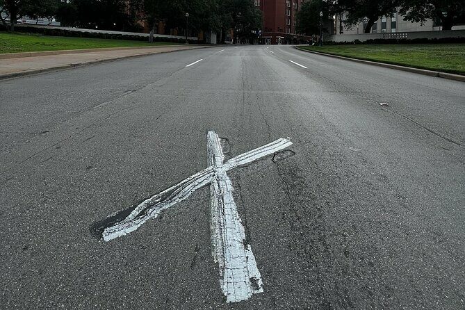 65 Minute JFK Assassination Walking and Van Tour - Key Points