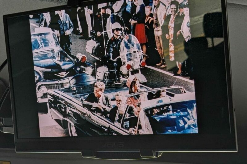 65 Minute JFK Assassination Walking and Van Tour - The Itinerary Breakdown