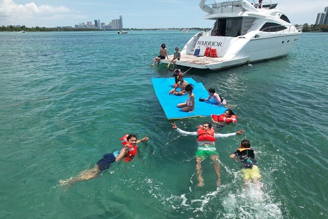 65ft Yacht Charter in Miami - Experienced Crew and Service