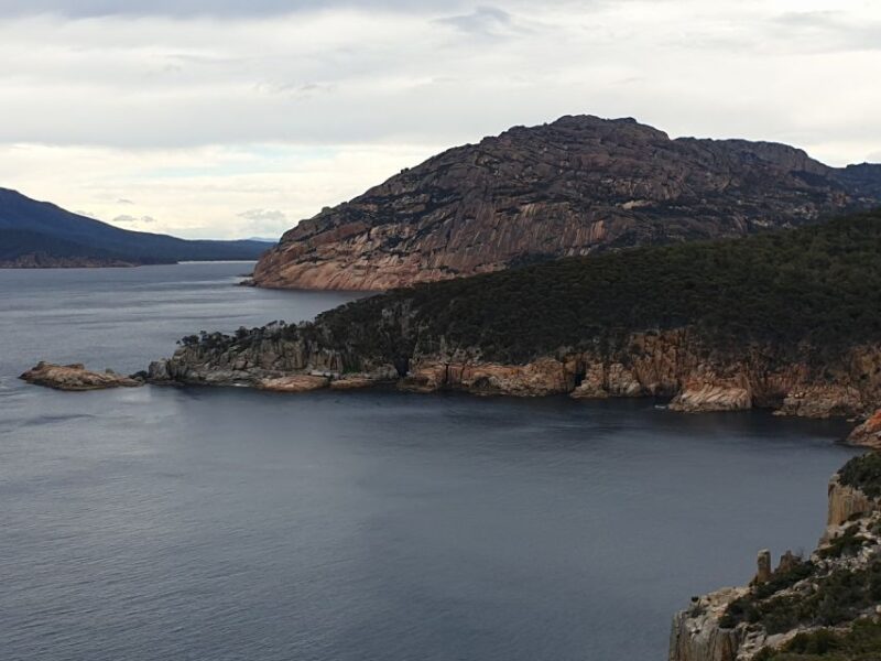 6D5N Tasmania Unveiled: Discovering Icons and Hidden Gems - Wineglass Bay and Beyond