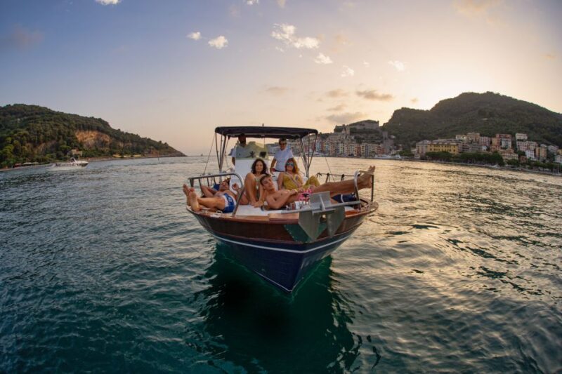 6h in the Gulf of Poets With Tasting of Local Food and Wine - Included in the Tour