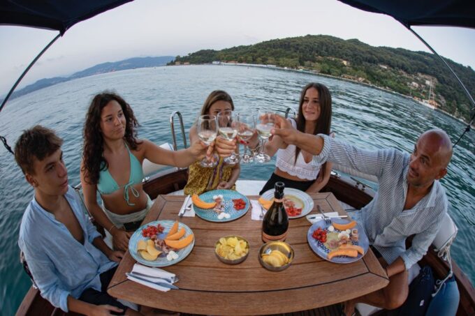 6h in the Gulf of Poets With Tasting of Local Food and Wine - Departure and Return