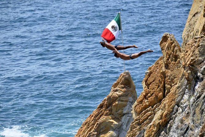 6Hr Fun Guide Different Options Tour for Cruiser or Hotel Guests - High Cliff Diver Show
