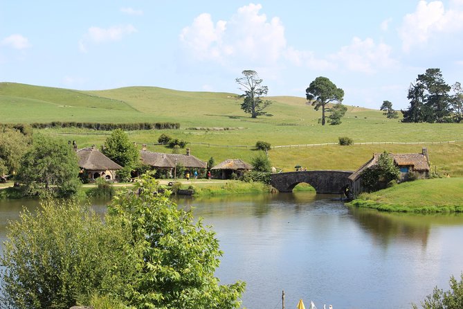 6hr Hobbiton Movie Set Tour - Departs Tauranga - Stunning Countryside Views