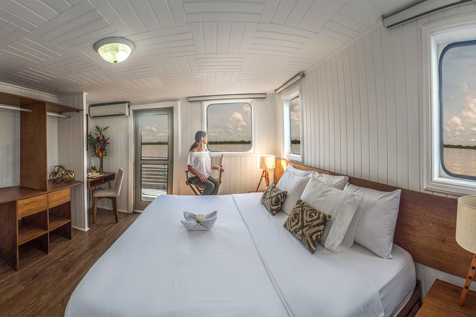 7 Day Amazon River Luxury Cruise From Iquitos on La Perla - Key Points