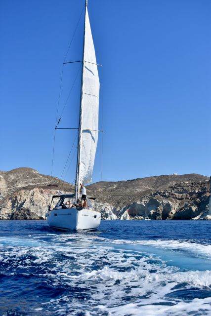 7-Day Crewed Charter The Cosmopolitan Beneteau Oceanis 45 - Key Points