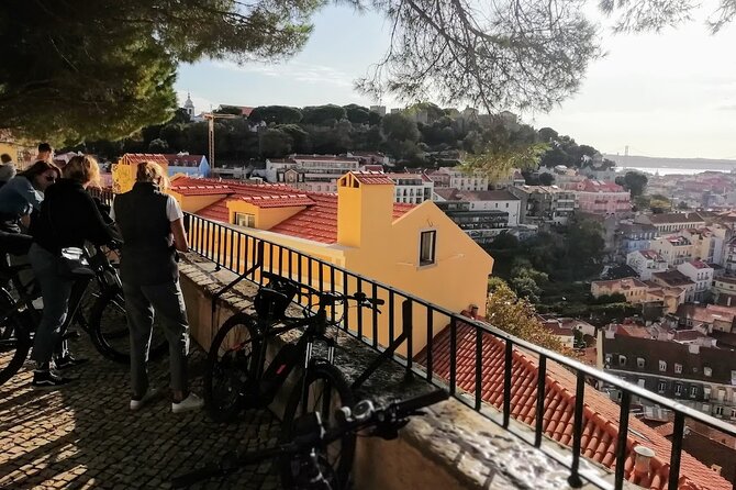 7 Hills and 14 Viewpoints - Lisbon E-Bike Tour - Capturing Stunning Viewpoints