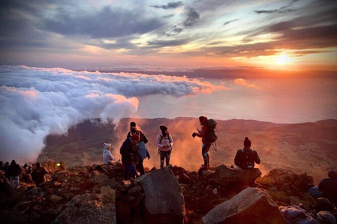 7-Hour Hike to Pico Mountain and Piquinho, With an Elevation of 7,710 Feet - Location and Accessibility