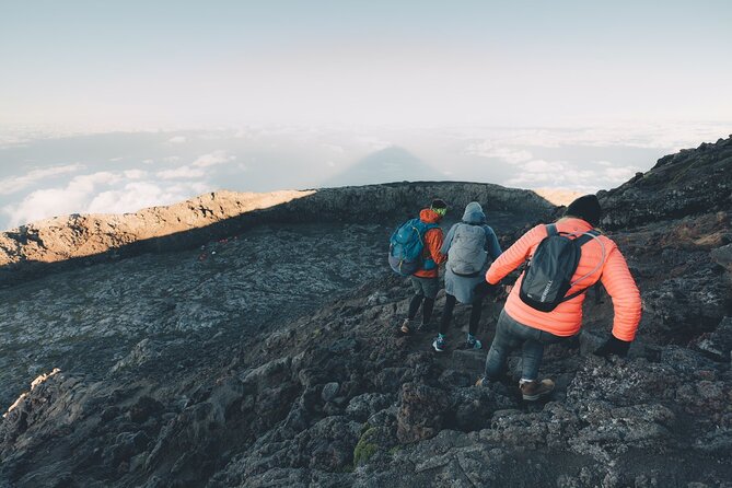 7-Hour Hike to Pico Mountain and Piquinho, With an Elevation of 7,710 Feet - Fitness and Health Requirements